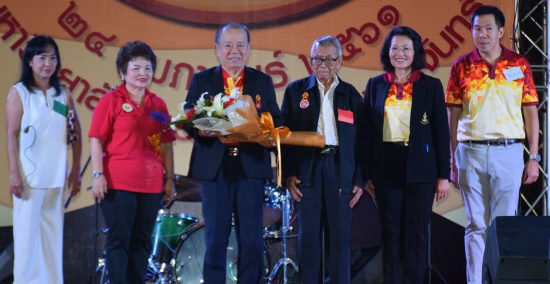 มอบรางวัล “ศิษย์เก่าเกียรติคุณ” ให้แก่ อนันต์ อนันตกูล ในโอกาสได้รับโปรดเกล้าฯ แต่งตั้งเป็นราชบัณฑิต ประเภทวิชาสังคมศาสตร์ สาขารัฐศาสตร์และรัฐประศาสนศาสตร์