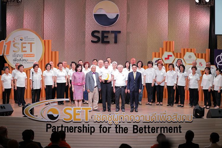 คณะนักร้องประสานเสียงมิตรสัมพันธ์กรุงเทพฯ รับรางวัลสาขาการส่งเสริมดนตรี 