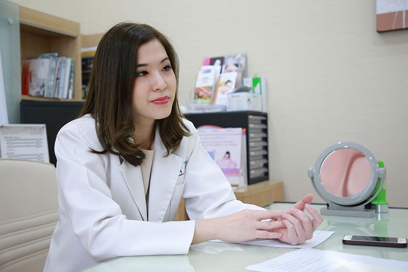 แพทย์หญิงวริศรา ตันยิ่งยง

