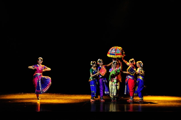 ฉากหนึ่งในการแสดงเต้น SRI KRISHNA