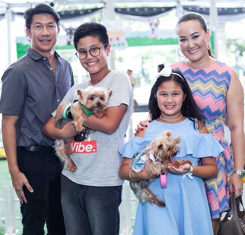 มาทั้งครอบครัว  สยาม-ไท-ทีน่า-คริสตี้ เศรษฐบุตร