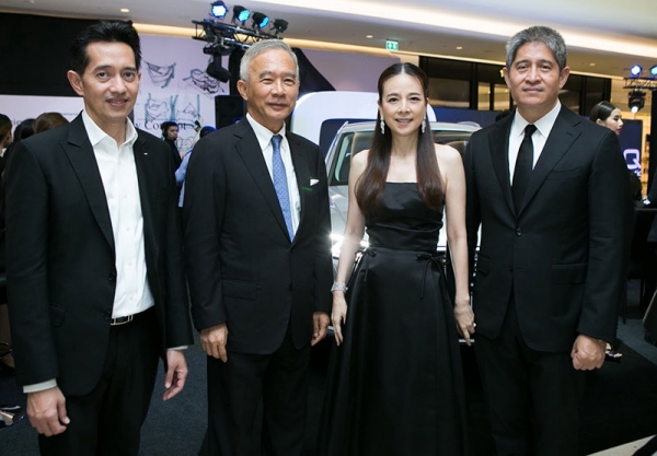 นวลพรรณ ล่ำซำ และ พ.ต.อ.ดร.ณรัชต์ เศวตนันทน์ ต้อนรับ สุวัจน์ ลิปตพัลลภ