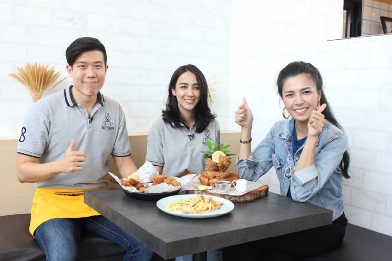 ช่วงเปิดโลกไอเดีย-ไอเดียติดดาว น้องอี้-วิลาศินี  พาไปแซ่บกับร้านไก่Uncle Tigger’s ที่ผ่านการหมักมาถึง 12 ชั่วโมง รับรองว่านิ่มทุกคำที่กัด โดยมีซิกเนเจอร์ของร้านคือ Chicken&Waffles ไก่นุ่มๆ อยู่บนวาฟเฟิลมีเนยละลายบนวาฟเฟิล จะอร่อยฟินขนาดไหน ห้ามพลาด!!