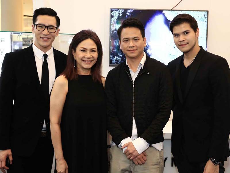 ดารารัตน์ มหาดำรงค์กุล และ ตุนท์ มหาดำรงค์กุล กับ ภัทริส ณ นคร และ เบน ณ นคร