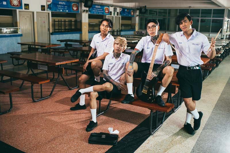 วงเปเปอร์ เพลนส์ Back to school