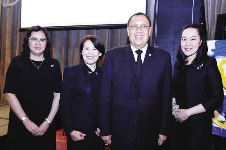 ขรรค์ ประจวบเหมาะ, นุชนันท์ นิยมทอง, รณิดา บุณยเนตร และ อรภัทร รังษีวงศ์