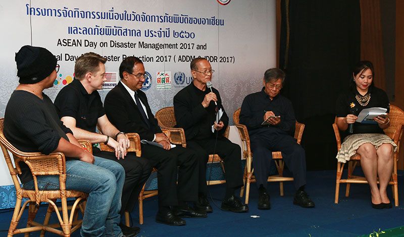 พล.ท.นพ.อำนาจ บาลี ผอ.สำนักงานบรรเทาทุกข์และประชานามัยพิทักษ์ สภากาชาดไทย ร่วมเสวนาด้านการจัดการภัยพิบัต