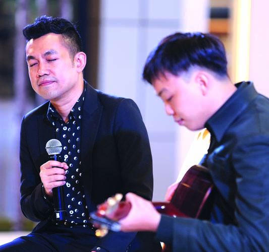 ป๊อด-โมเดิร์นด็อก ร่วมร้องเพลง Still on my mind