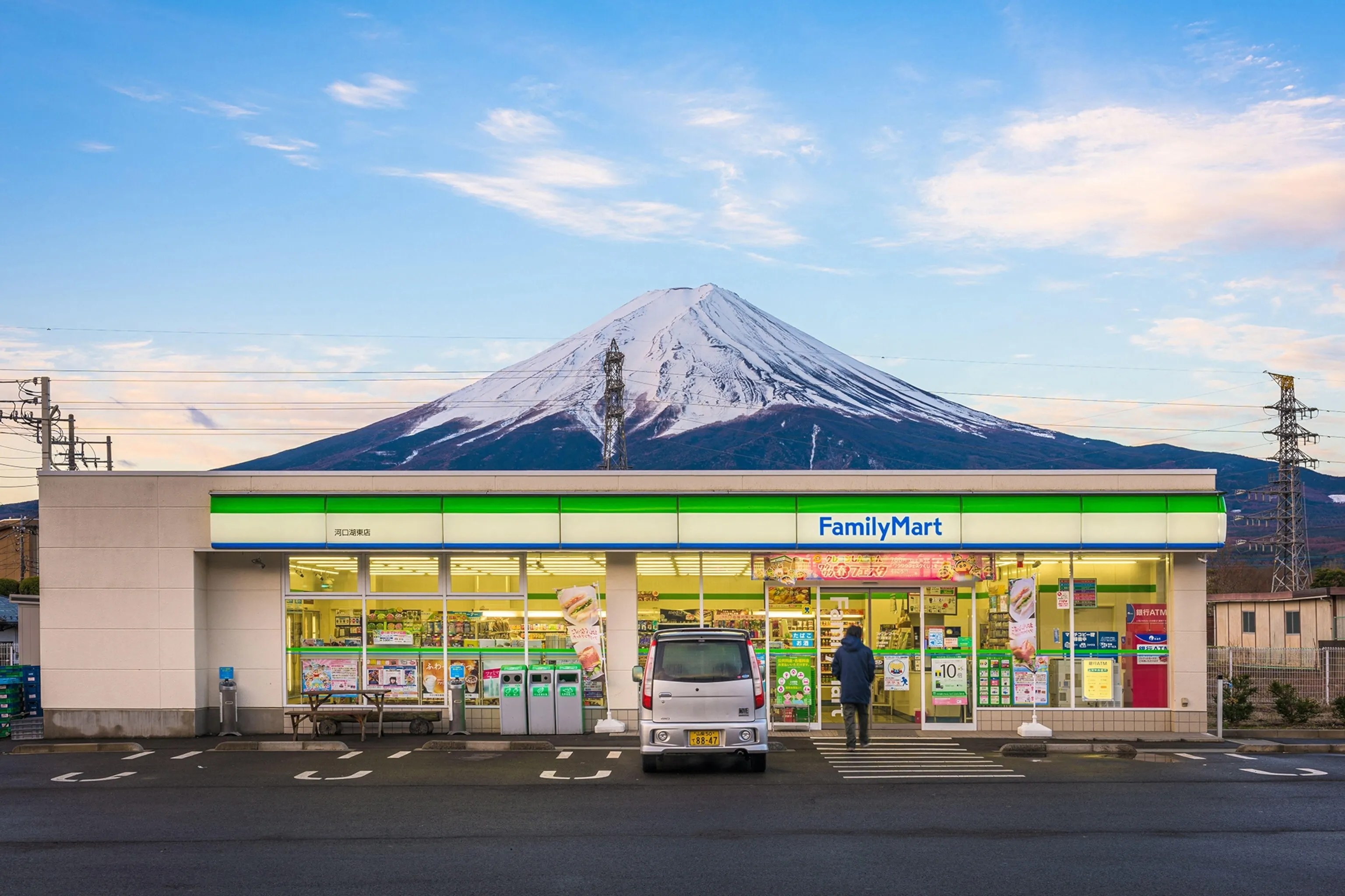 Konbini au Japon : pourquoi ces petites supérettes sont devenues indispensables à la vie quotidienne