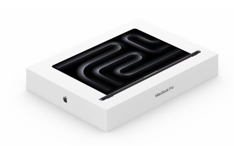 專業辦公桌上搭載 M5 晶片的 MacBook Pro