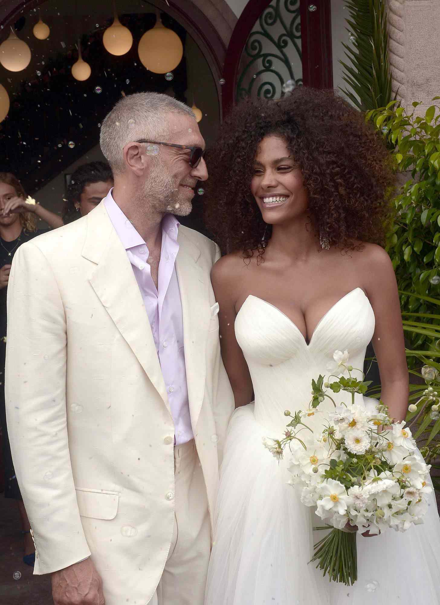 wallpapers Monica Bellucci Vincent Cassel Wedding Photos people com
