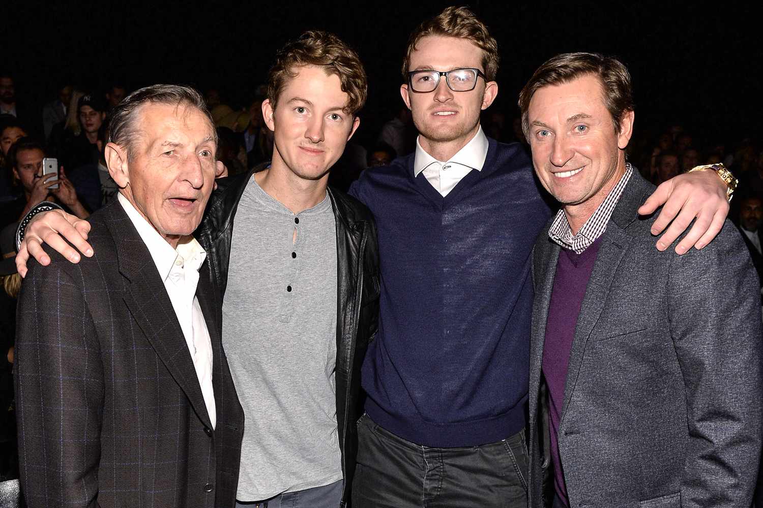 Wayne and walter gretzky take ron maclean on a tour of the legendary family home in brantford, ontario. Wayne Gretzky Mourns Death Of His Father Walter Gretzky People Com