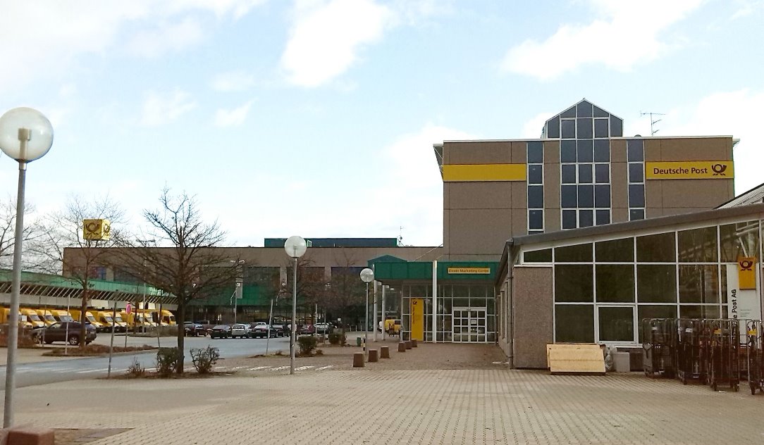 Und genau das geschieht in . DHL und Deutsche Post in NÃ¼rnberg - Paketzentrum von DHL