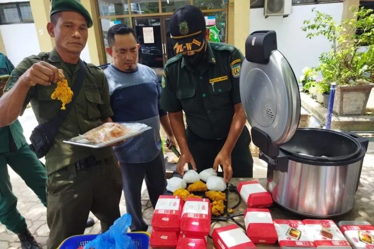 Satpol pp dan wh grebek indomaret di banda aceh yang menjual nasi siang hari