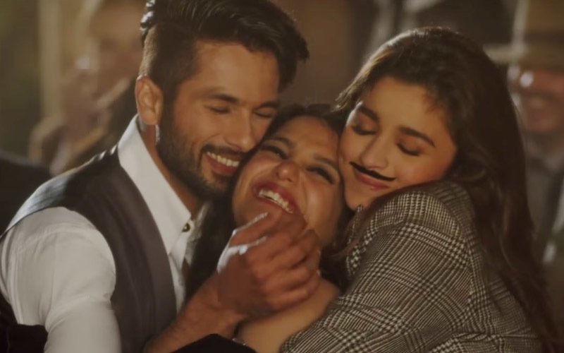 See how shahid's sister sanah surprised him