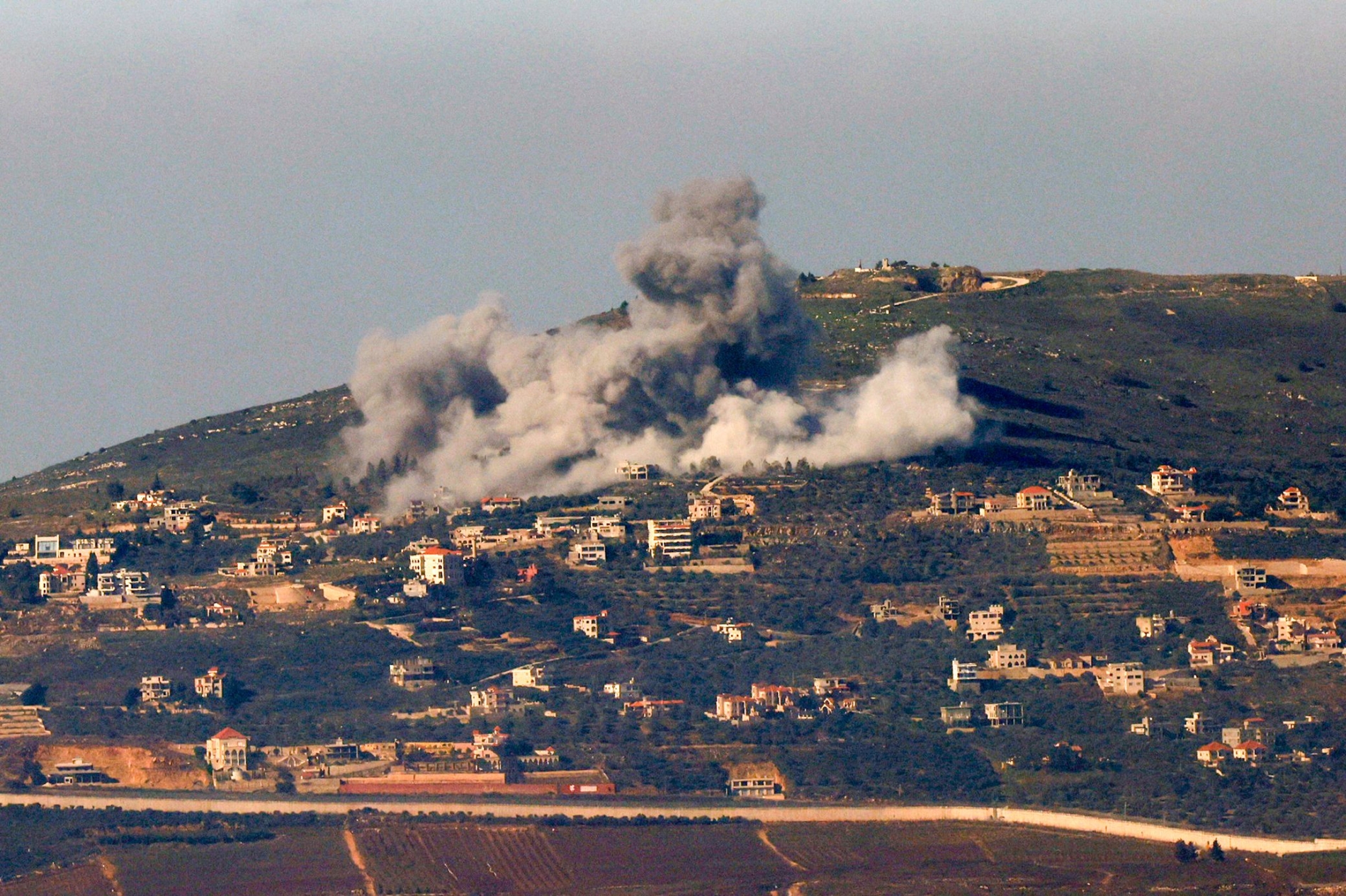 Foto: 18 Ocak’ta İsrail bombardımanının ardından Lübnan’ın güneyindeki el-Udeyse kasabasında yükselen dumanlar (AFP)