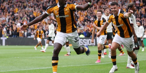Newly-promoted Hull stun Man Utd in statement Premier League return