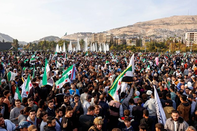 بالفيديو - إشكال مع مناصري الشرع في صيدا! بالفيديو - إشكال مع مناصري الشرع في صيدا!