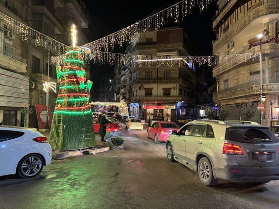 مسيحيو سوريا... حراسة ذاتية وأعياد صاخبة لكسر &laquo;الخوف الطبيعي&raquo;