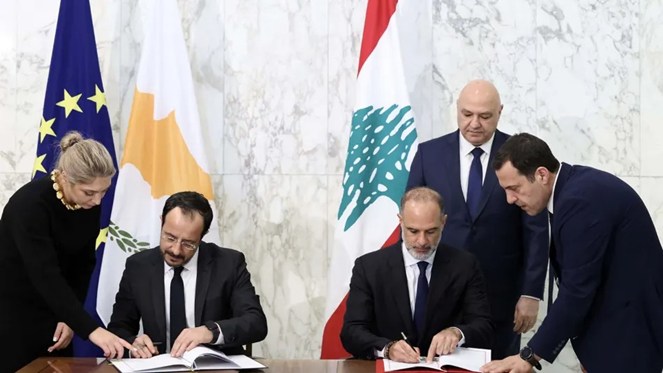 توقيع اتفاقية ترسيم حدود المنطقة الاقتصادية الخالصة بين لبنان وقبرص.. الرئيس عون: سيسمح لبلدينا استكشاف ثرواتهما البحرية.. والرئيس القبرصي: اتفاقية تاريخية وانجاز استراتيجي