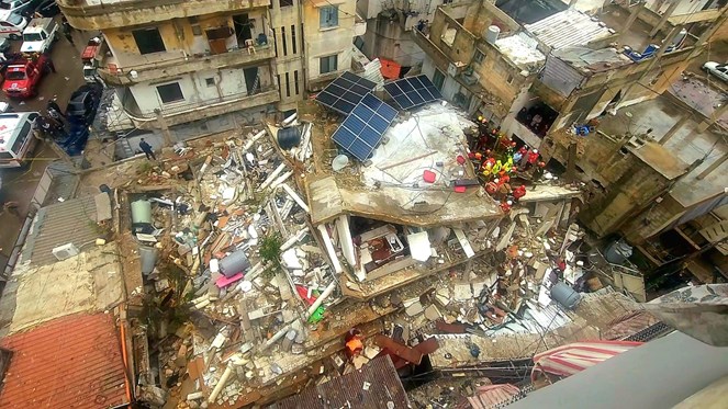 بالفيديو: أنقاض ورصاص طائش.. بطرابلس الموت رخيص؟