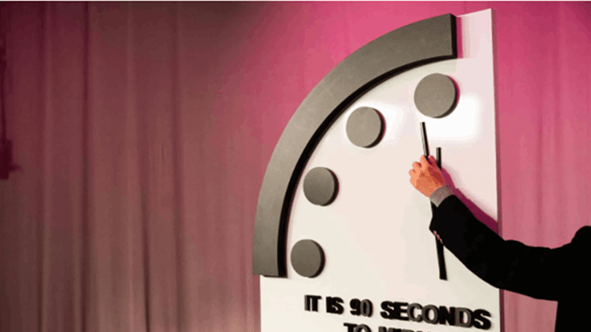 ساعة يوم القيامة.. نقترب من كارثة عالمية أكثر من أي وقت مضى