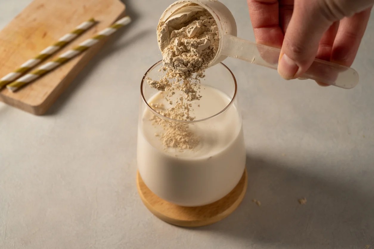 Clear Protein vs Whey: The Low-Calorie, Lactose-Free Alternative You Need to Try! (2026)