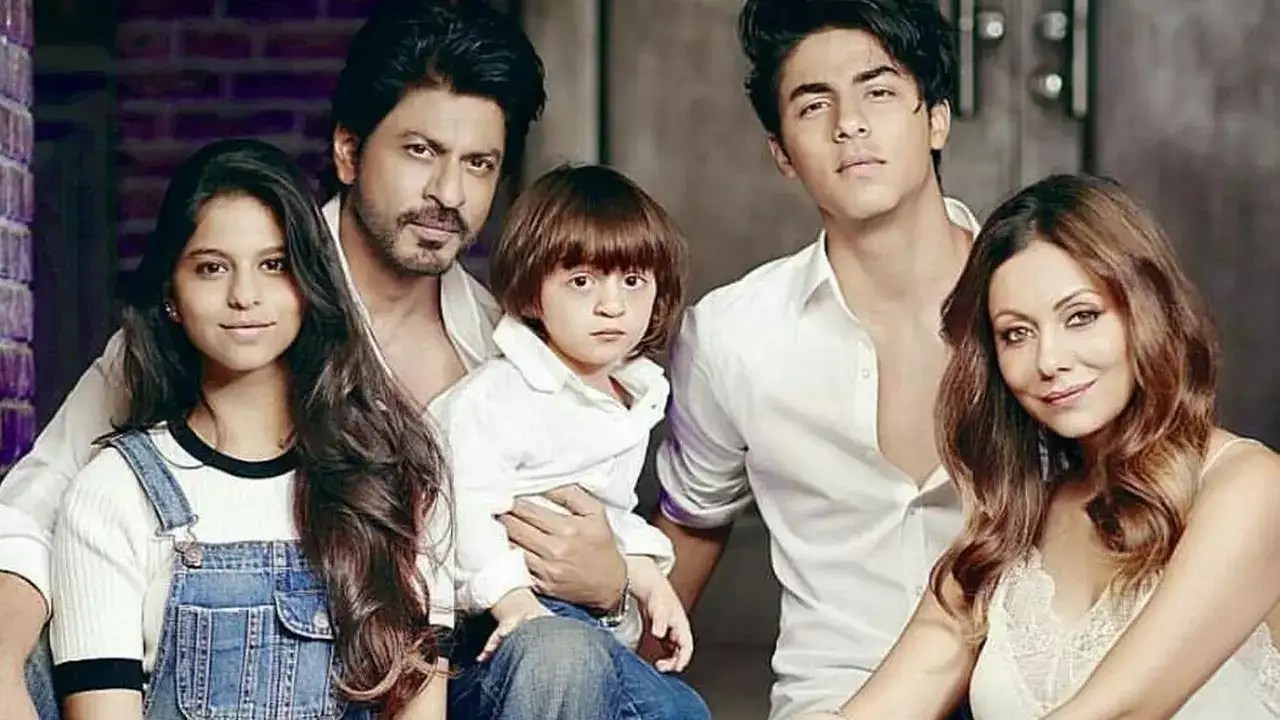 Shah Rukh Khan Family Moments: Cherished Times with Gauri, Aryan, Suhana & AbRam (2026)