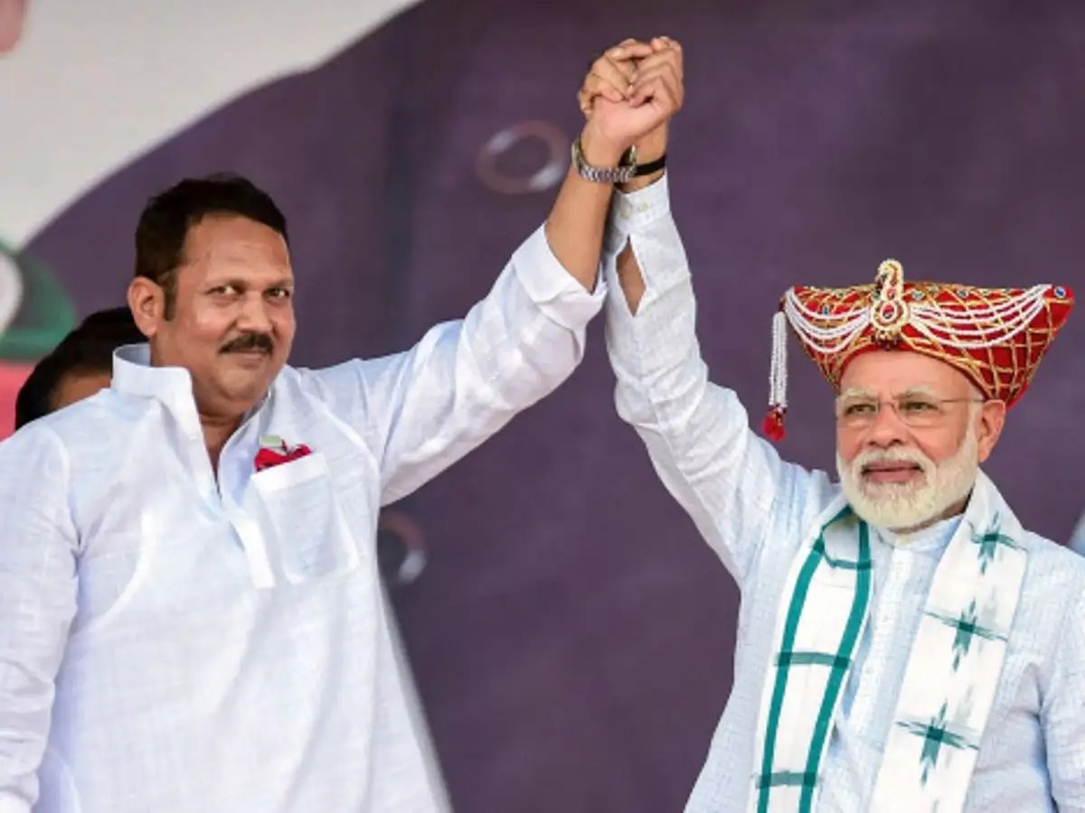 Smriti irani is very renowned face before coming in politics as she was a former model, tv actress and producer. In Photos List Of New Bjp Joinees Leaders Who Deserted The Ncp And Congress Mumbai Mirror