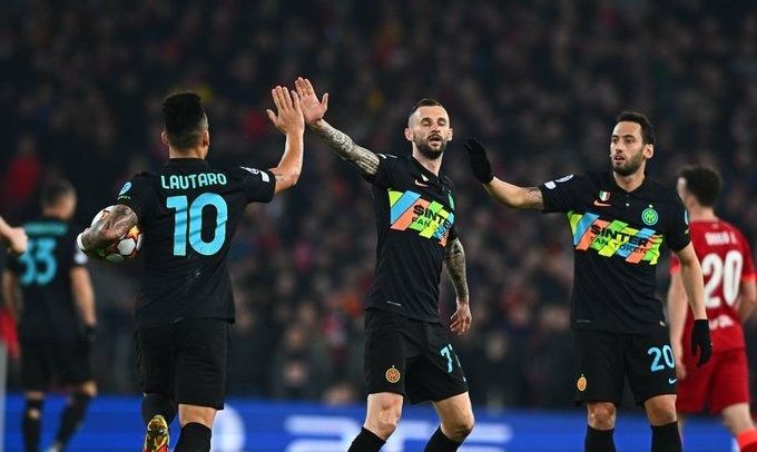 Футболисты английского ливерпуля победили итальянский интер (милан) в первом матче 1/8 финала лиги чемпионов уефа. Wk1c4bsgmfufum