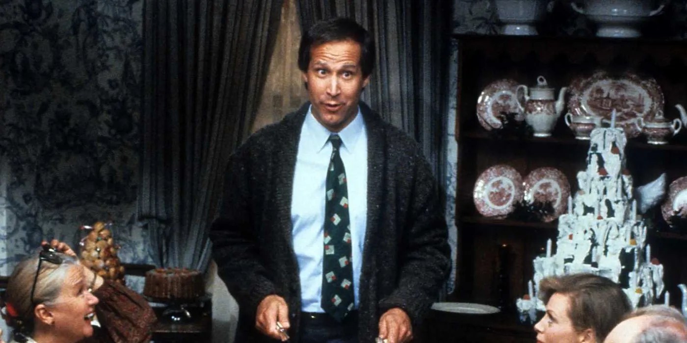 Chevy Chase como Clark en la mesa de la cena en las vacaciones de Navidad