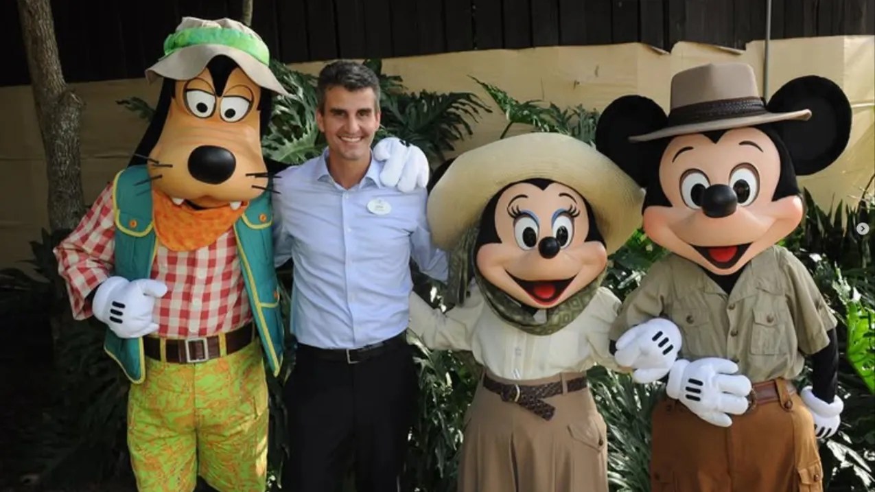 Боб Айгер выбирает «папу Джоша» Д’Амаро в качестве замены генерального директора Disney Боб Айгер выбирает «папу Джоша» Д’Амаро в качестве замены генерального директора Disney