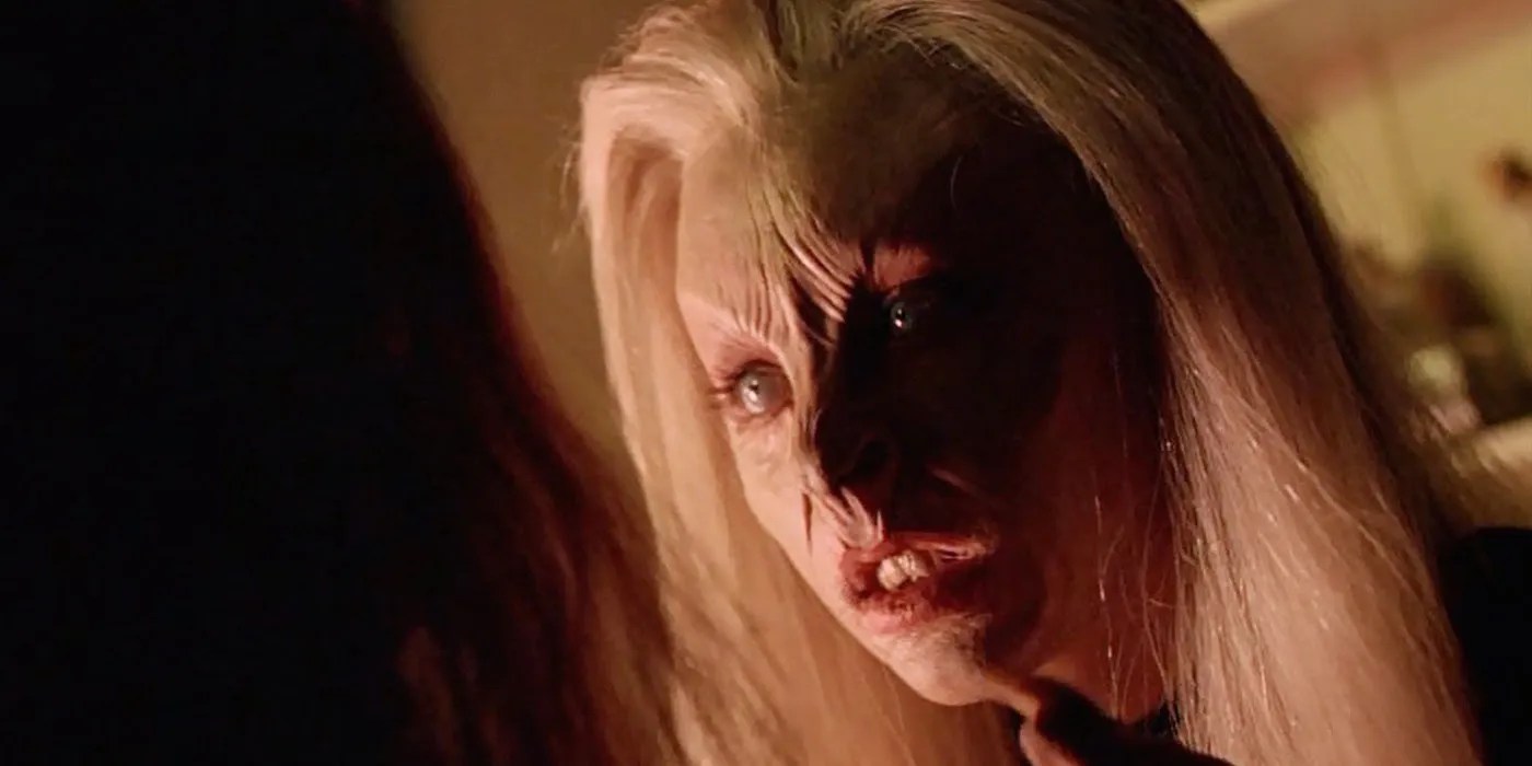 El jengibre de Katharine Isabelle se transforma en un hombre lobo con fotos de jengibre