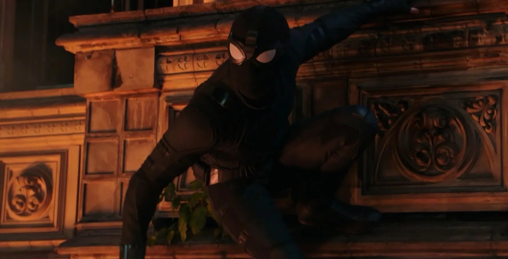 photo Spider Man Noir Suit Far From Home screen rant