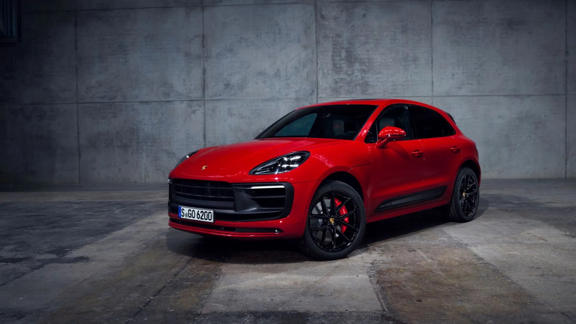 Gas vs. EV: The best Porsche Macan you can buy in 2025
