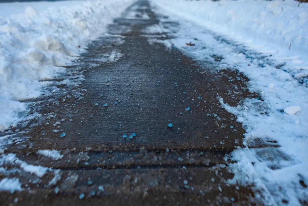 Will epsom salt melt ice? and what else can melt ice?