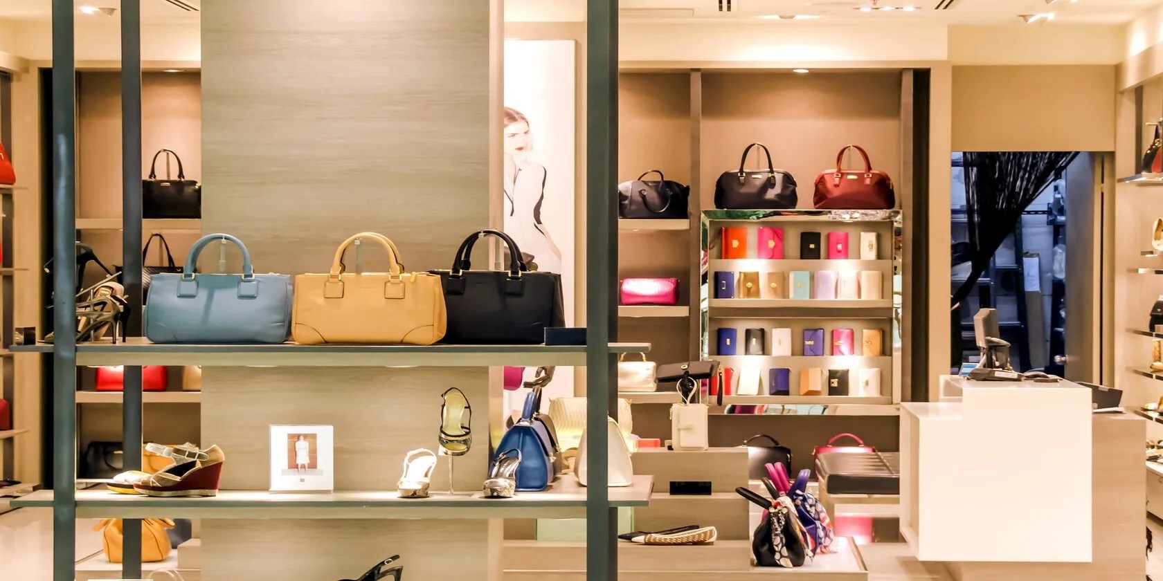 Gli 8 migliori siti web di moda di lusso per acquistare abiti firmati
