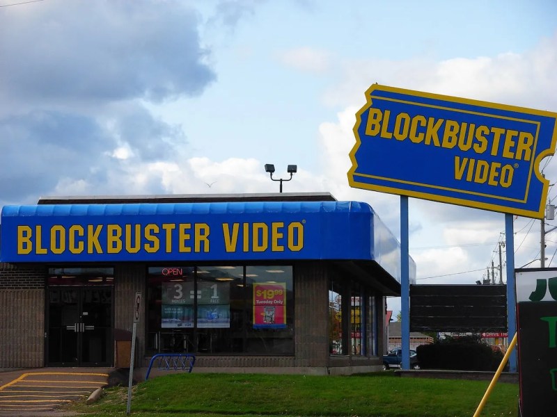 blockbuster's net worth in 2000