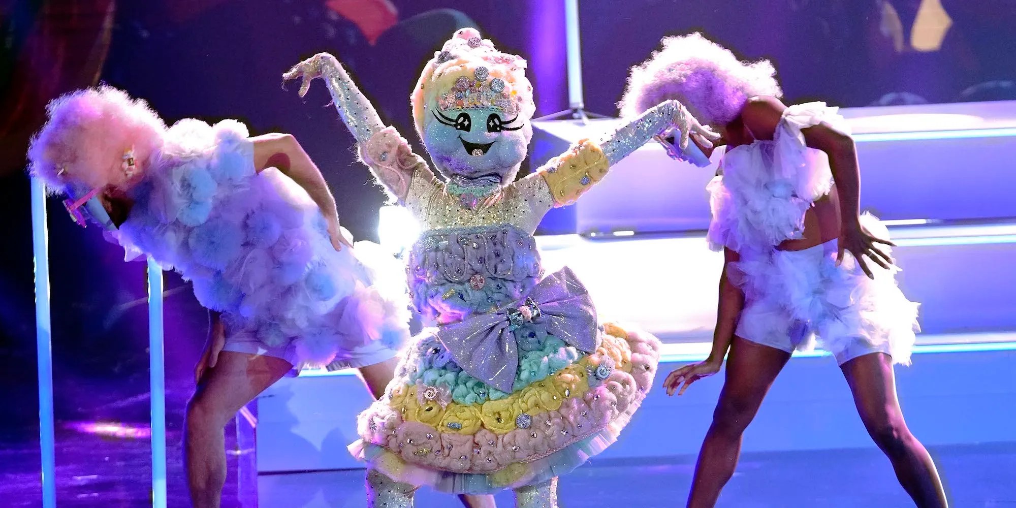 Light heavyweight champion jan blachowicz defends his title against top challenger glover teixeira in the main event of ufc 267. Oscar De La Hoya Ufc Clue : The Masked Dancer Season 1