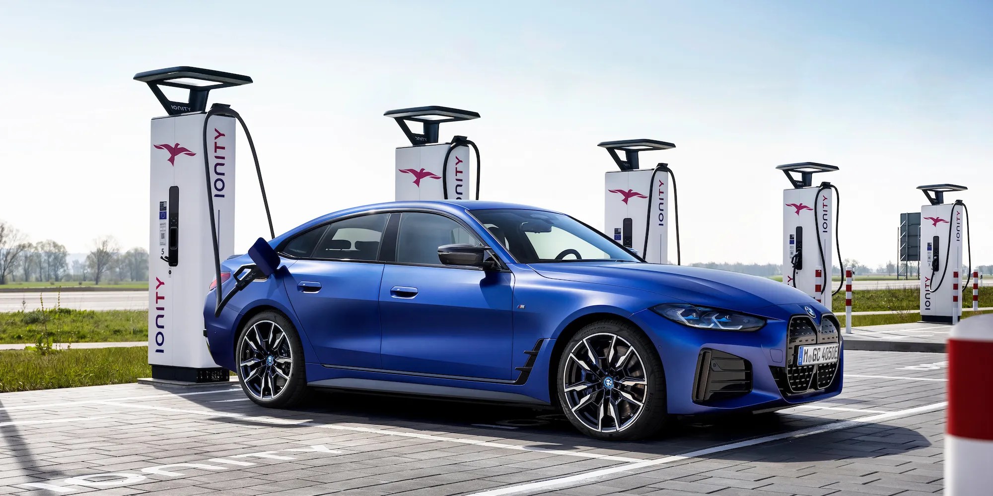 2022 bmw i4: all the charging options, explained