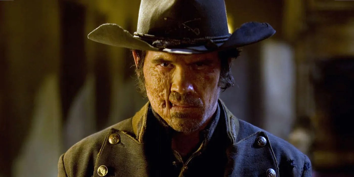 Una foto directa de Josh Brolin como Jonah Hex en Jonah Hex (2010) que muestra las cicatrices faciales del personaje