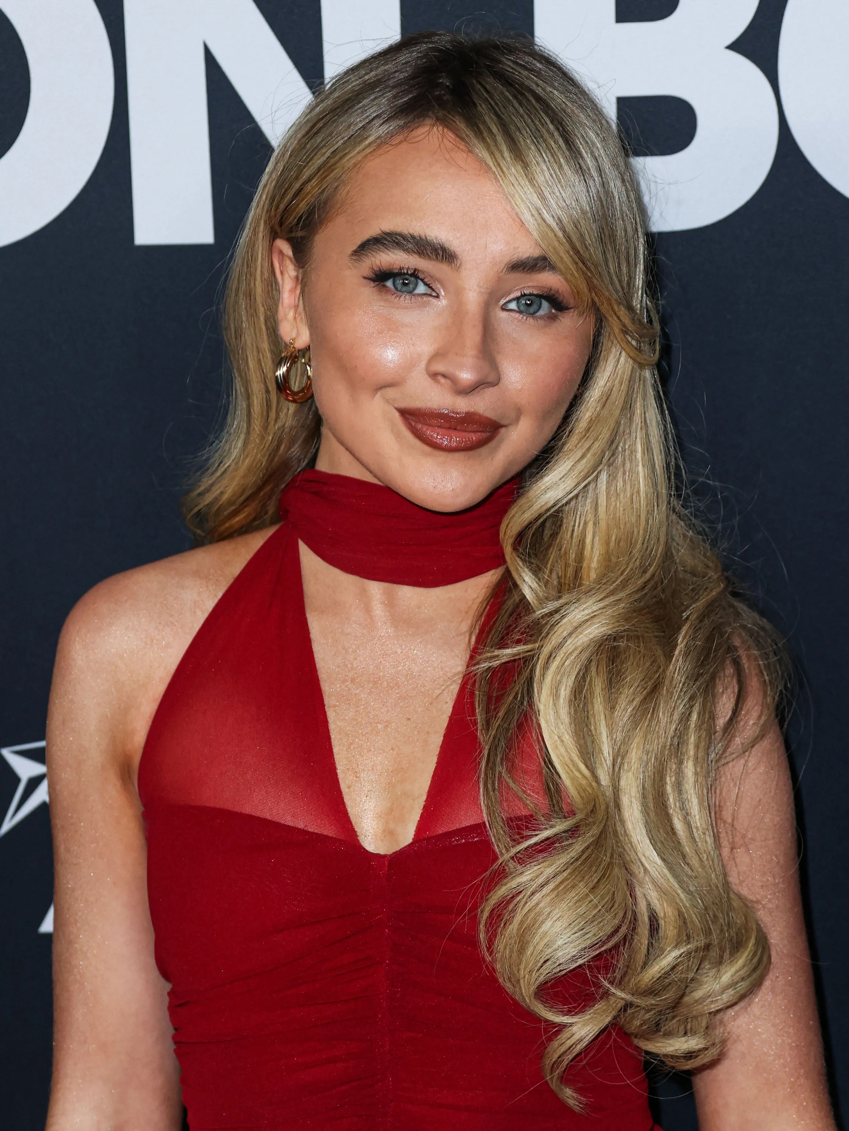 A nonsense christmas with sabrina carpenter summary, latest news