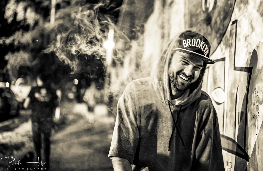 Wade Elliott Cruises Down Love Ave 1