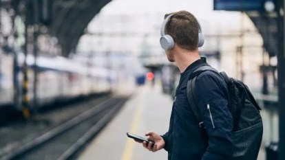 Train Accident: कान में ईयर फोन लगाकर पटरी पर चल रहा था युवक, ट्रेन से टकराकर मौत train accident ear phone case indore news