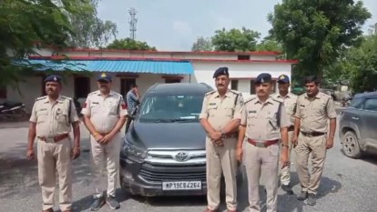Maihar News: लग्जरी कार से अवैध नशीली कफ सिरप बरामद, एक आरोपी गिरफ्तार, तीन लाख से अधिक कीमत Maihar Illegal narcotic cough syrup recovered from luxury car one accused arrested worth more than three lakhs