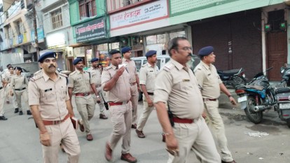 Sagar News: आगामी त्योहारों को लेकर पुलिस मुस्तैद, शहर में निकाला फ्लैग मार्च, कड़ी सुरक्षा रहेगी Police gets ready in view of upcoming festivals Flag march taken out in the city