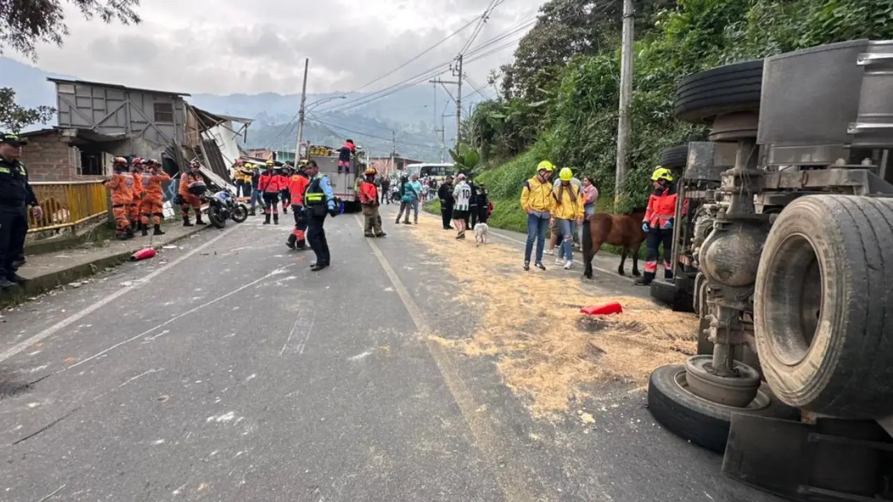 Authorities deliver balance! Bus that plunged into the void in Santa Elena left 12 injured