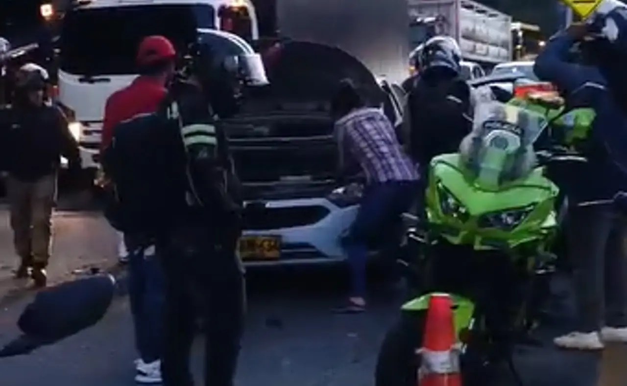 Gobernador confirma que fue una granada lo que explotó en un vehículo cerca al peaje de la Medellín-Bogotá