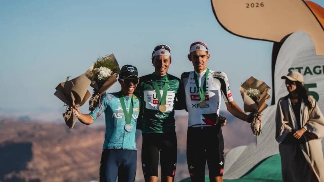 Sergio Higuita supera una caída y se corona subcampeón del AlUla Tour 2026