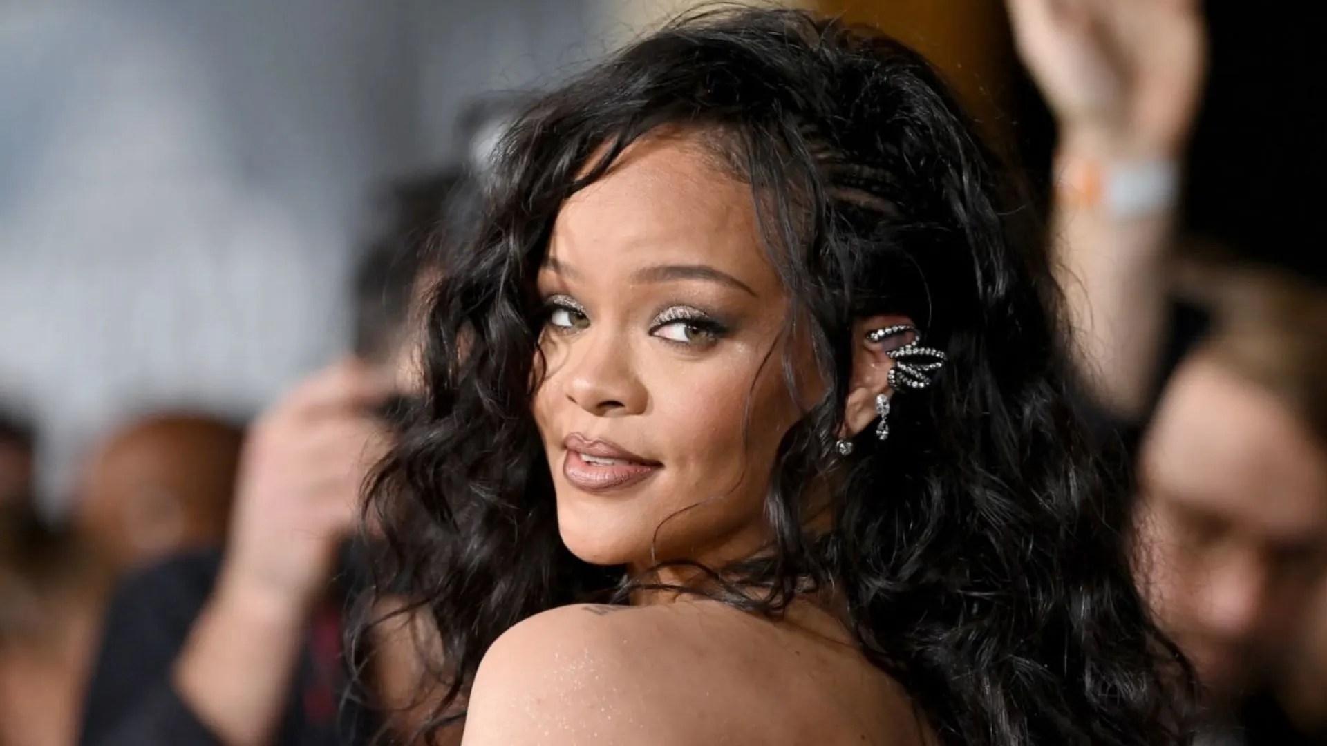 ¡Balacera en Beverly Hills! Atacaron a tiros la mansión de Rihanna mientras ella se encontraba adentro